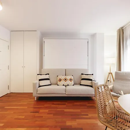 Bravissimo Placa Catalunya Studio, Monthly * Girona