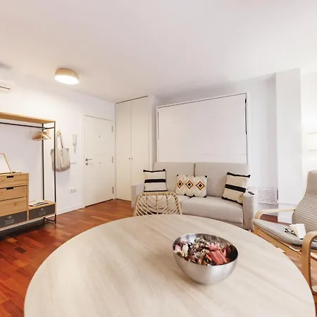 Bravissimo Placa Catalunya Studio, Monthly Girona