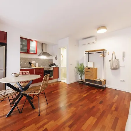 Bravissimo Placa Catalunya Studio, Monthly * Girona