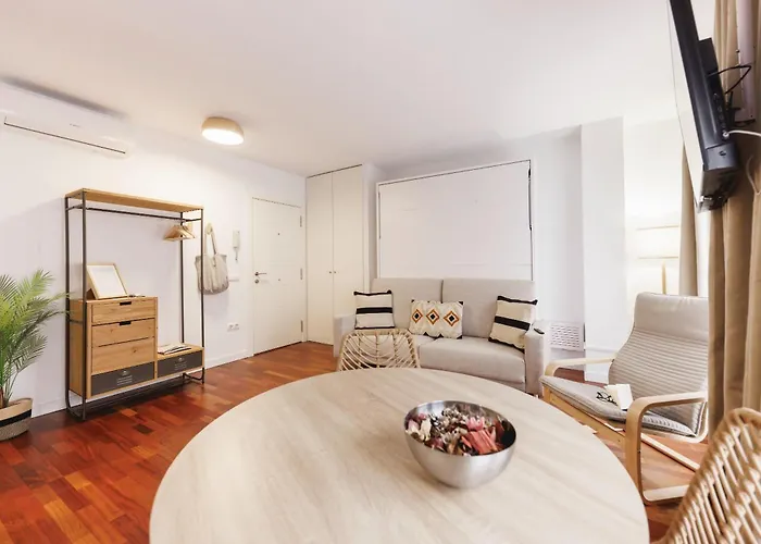 Bravissimo Placa Catalunya Studio, Monthly Girona