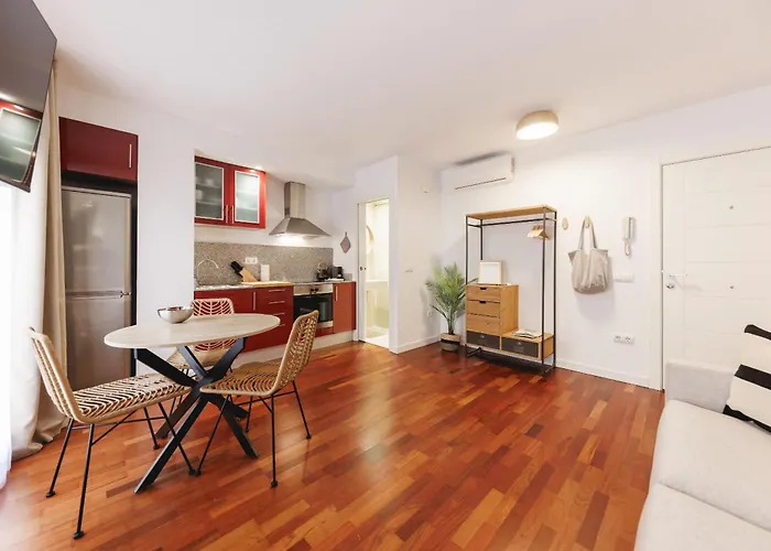 Bravissimo Placa Catalunya Studio, Monthly * Girona
