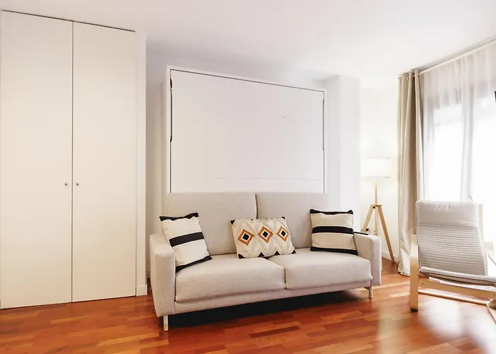 Bravissimo Placa Catalunya Studio, Monthly *